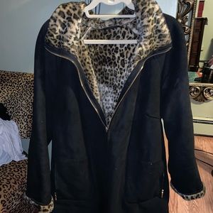 Women’s faux fur leopard coat.